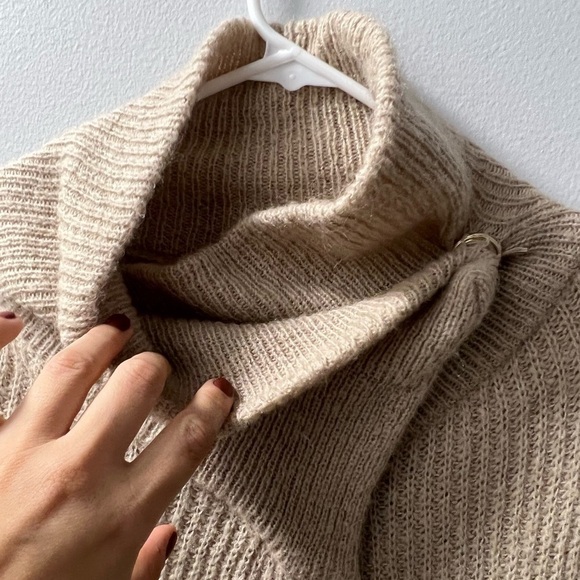 Abercrombie & Fitch Cream Cape Style Wrap Sweater, Oversized XS - Picture 2 of 6